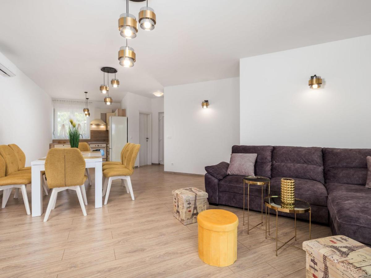 Holiday Home Villa Palma - Krk148 By Interhome Pinezići Buitenkant foto